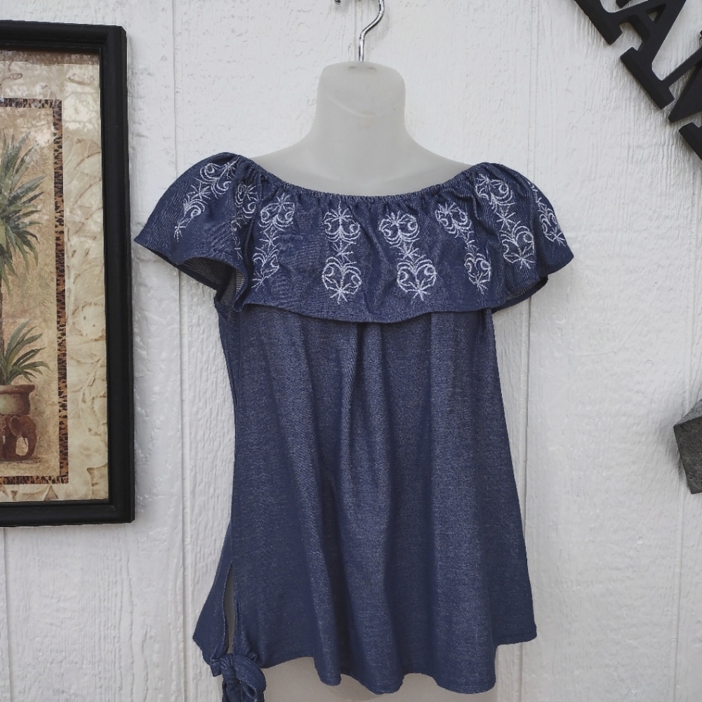 women's blue blouse size M